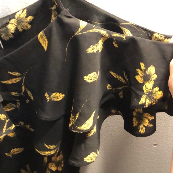 Forever 21 off the shoulder blouse - Picture 4 of 7